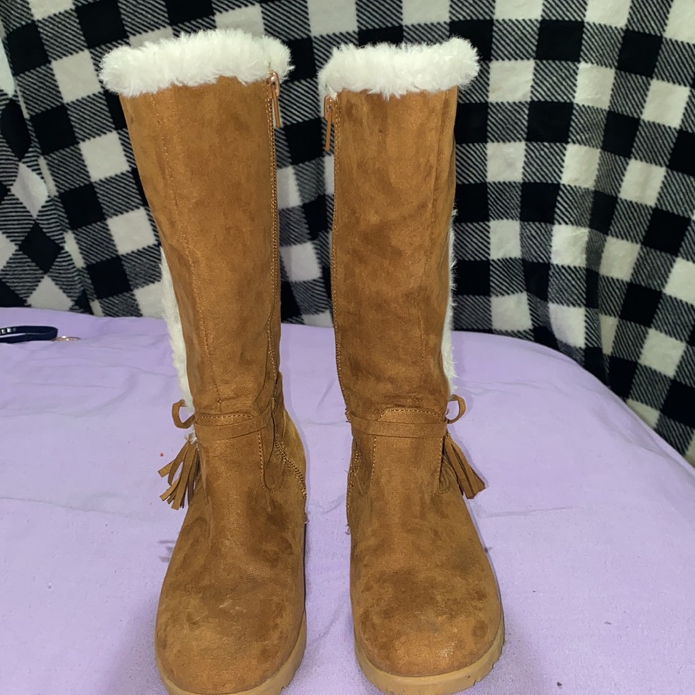 Girls Boots - Picture 2 of 3